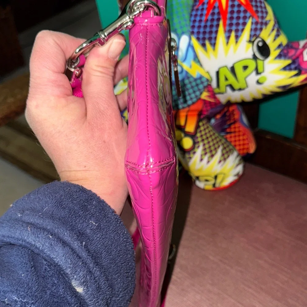 💕💕💕💕Coach Fuchsia Embossed IPAD Bag